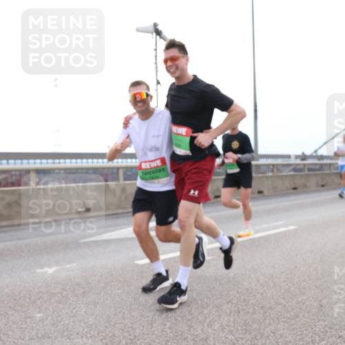 03.10.2025 - Köhlbrandbrückenlauf Lena Gebhardt http://msf.ph/oto/9201206 03.10.2025 15:43:58 Position 2  meine-sportfotos.de