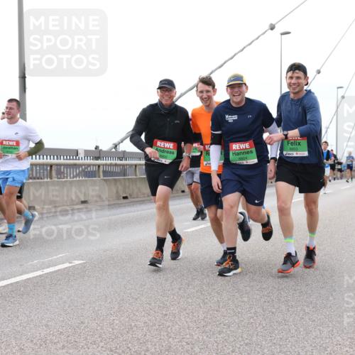 03.10.2025 - Köhlbrandbrückenlauf Lena Gebhardt http://msf.ph/oto/9201215 03.10.2025 15:43:59 Position 2 9102, 8802, 2034, 8804, 8803 meine-sportfotos.de