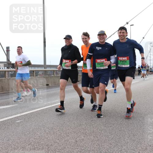 03.10.2025 - Köhlbrandbrückenlauf Lena Gebhardt http://msf.ph/oto/9201222 03.10.2025 15:44:00 Position 2 2024, 8804, 8803 meine-sportfotos.de