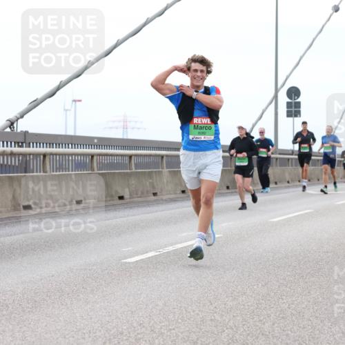 03.10.2025 - Köhlbrandbrückenlauf Lena Gebhardt http://msf.ph/oto/9201235 03.10.2025 15:44:03 Position 2 8082 meine-sportfotos.de
