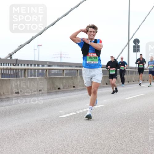03.10.2025 - Köhlbrandbrückenlauf Lena Gebhardt http://msf.ph/oto/9201236 03.10.2025 15:44:03 Position 2 8082 meine-sportfotos.de