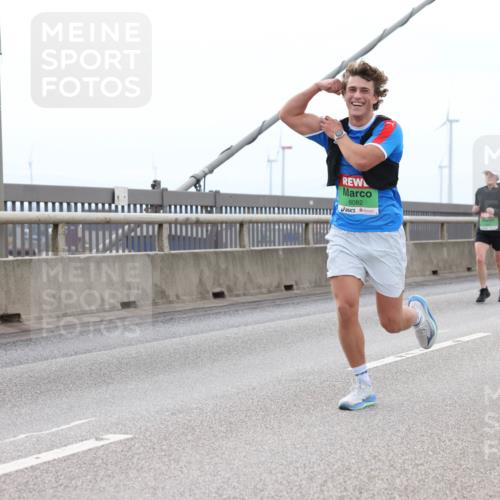 03.10.2025 - Köhlbrandbrückenlauf Lena Gebhardt http://msf.ph/oto/9201239 03.10.2025 15:44:03 Position 2 8082 meine-sportfotos.de
