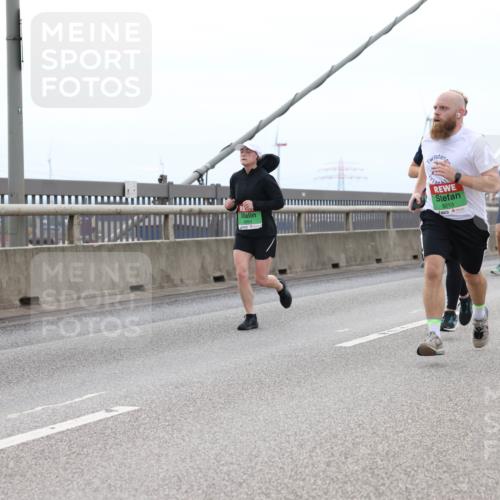 03.10.2025 - Köhlbrandbrückenlauf Lena Gebhardt http://msf.ph/oto/9201244 03.10.2025 15:44:05 Position 2 8064, 9213 meine-sportfotos.de