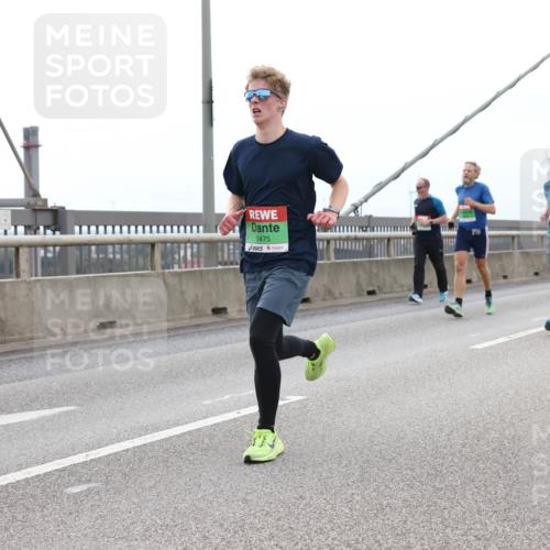 03.10.2025 - Köhlbrandbrückenlauf Lena Gebhardt http://msf.ph/oto/9201256 03.10.2025 15:44:07 Position 2 9475 meine-sportfotos.de
