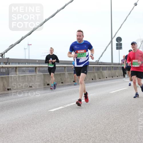 03.10.2025 - Köhlbrandbrückenlauf Lena Gebhardt http://msf.ph/oto/9201266 03.10.2025 15:44:11 Position 2 8199, 8860, 7179 meine-sportfotos.de