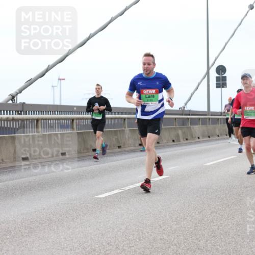 03.10.2025 - Köhlbrandbrückenlauf Lena Gebhardt http://msf.ph/oto/9201267 03.10.2025 15:44:11 Position 2 8199, 7179, 8860 meine-sportfotos.de