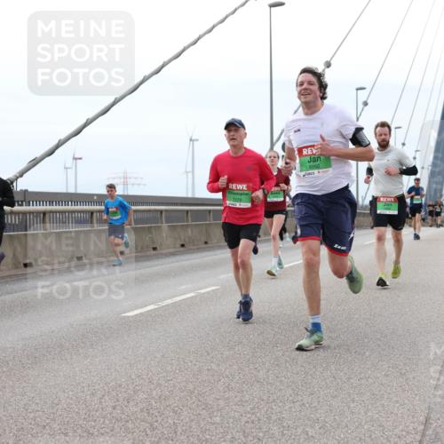03.10.2025 - Köhlbrandbrückenlauf Lena Gebhardt http://msf.ph/oto/9201273 03.10.2025 15:44:12 Position 2 8199, 7179, 8860 meine-sportfotos.de