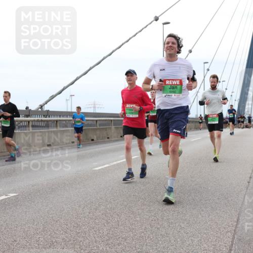 03.10.2025 - Köhlbrandbrückenlauf Lena Gebhardt http://msf.ph/oto/9201274 03.10.2025 15:44:13 Position 2 7179, 8860 meine-sportfotos.de