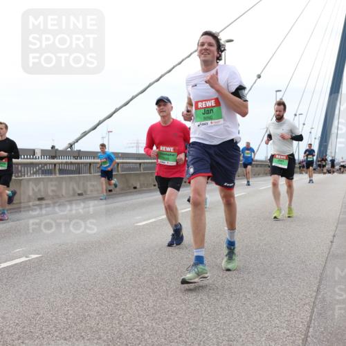 03.10.2025 - Köhlbrandbrückenlauf Lena Gebhardt http://msf.ph/oto/9201275 03.10.2025 15:44:13 Position 2 7179, 8860 meine-sportfotos.de