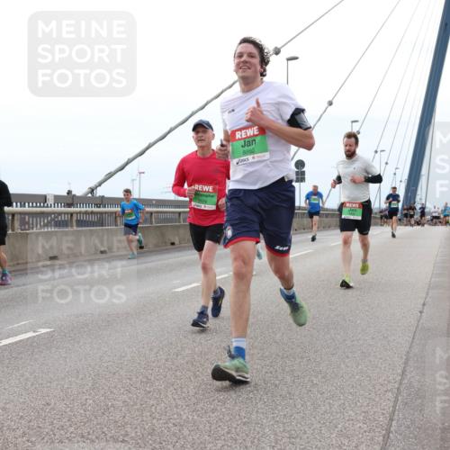 03.10.2025 - Köhlbrandbrückenlauf Lena Gebhardt http://msf.ph/oto/9201277 03.10.2025 15:44:13 Position 2 7179, 8860 meine-sportfotos.de
