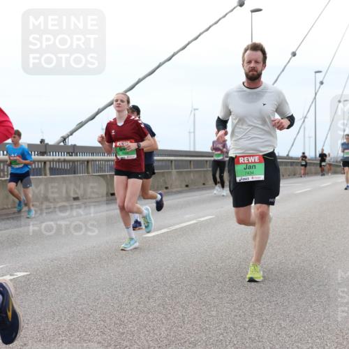 03.10.2025 - Köhlbrandbrückenlauf Lena Gebhardt http://msf.ph/oto/9201281 03.10.2025 15:44:14 Position 2 7179, 7434 meine-sportfotos.de