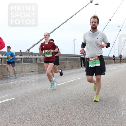 03.10.2025 - Köhlbrandbrückenlauf Lena Gebhardt http://msf.ph/oto/9201282 03.10.2025 15:44:14 Position 2 179, 8099, 7434 meine-sportfotos.de