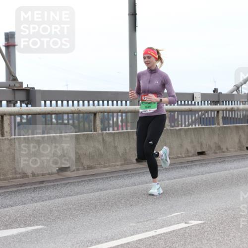 03.10.2025 - Köhlbrandbrückenlauf Lena Gebhardt http://msf.ph/oto/9201294 03.10.2025 15:44:18 Position 2 7449, 7285 meine-sportfotos.de