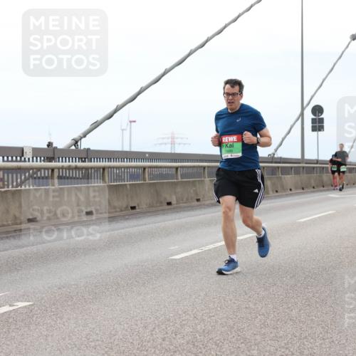 03.10.2025 - Köhlbrandbrückenlauf Lena Gebhardt http://msf.ph/oto/9201300 03.10.2025 15:44:19 Position 2 7499 meine-sportfotos.de