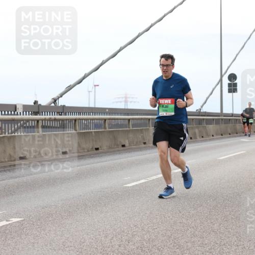 03.10.2025 - Köhlbrandbrückenlauf Lena Gebhardt http://msf.ph/oto/9201301 03.10.2025 15:44:19 Position 2 7499 meine-sportfotos.de