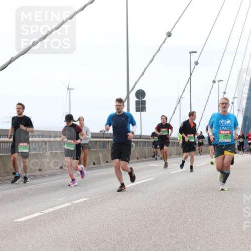 03.10.2025 - Köhlbrandbrückenlauf Lena Gebhardt http://msf.ph/oto/9201304 03.10.2025 15:44:26 Position 2 7283 meine-sportfotos.de