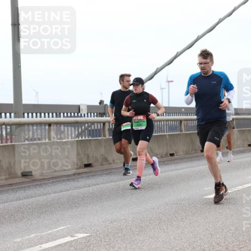 03.10.2025 - Köhlbrandbrückenlauf Lena Gebhardt http://msf.ph/oto/9201307 03.10.2025 15:44:28 Position 2 91 meine-sportfotos.de