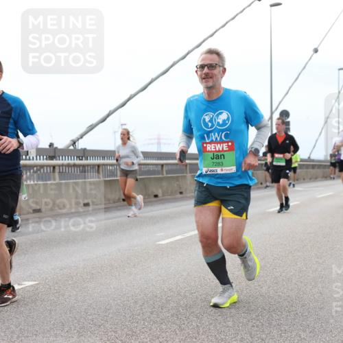 03.10.2025 - Köhlbrandbrückenlauf Lena Gebhardt http://msf.ph/oto/9201310 03.10.2025 15:44:29 Position 2 30, 7283 meine-sportfotos.de