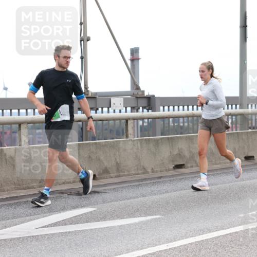 03.10.2025 - Köhlbrandbrückenlauf Lena Gebhardt http://msf.ph/oto/9201316 03.10.2025 15:44:31 Position 2  meine-sportfotos.de