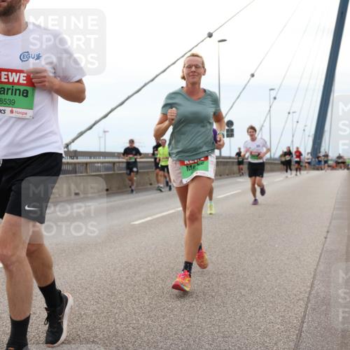03.10.2025 - Köhlbrandbrückenlauf Lena Gebhardt http://msf.ph/oto/9201324 03.10.2025 15:44:33 Position 2 8539 meine-sportfotos.de