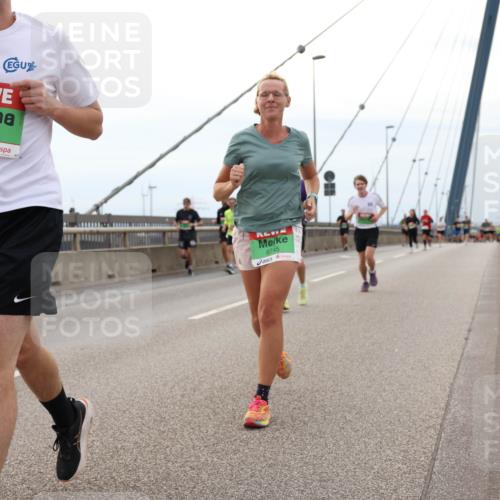 03.10.2025 - Köhlbrandbrückenlauf Lena Gebhardt http://msf.ph/oto/9201325 03.10.2025 15:44:33 Position 2 8539, 8745 meine-sportfotos.de