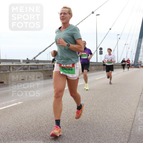 03.10.2025 - Köhlbrandbrückenlauf Lena Gebhardt http://msf.ph/oto/9201326 03.10.2025 15:44:33 Position 2 8745 meine-sportfotos.de