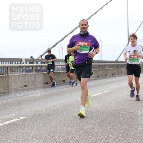 03.10.2025 - Köhlbrandbrückenlauf Lena Gebhardt http://msf.ph/oto/9201327 03.10.2025 15:44:34 Position 2 9410, 9543 meine-sportfotos.de