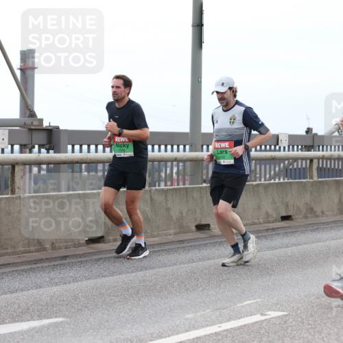 03.10.2025 - Köhlbrandbrückenlauf Lena Gebhardt http://msf.ph/oto/9201353 03.10.2025 15:44:43 Position 2 91, 7175, 9096 meine-sportfotos.de
