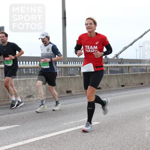 03.10.2025 - Köhlbrandbrückenlauf Lena Gebhardt http://msf.ph/oto/9201354 03.10.2025 15:44:43 Position 2 7175, 9096 meine-sportfotos.de
