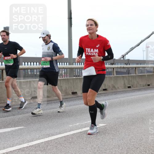 03.10.2025 - Köhlbrandbrückenlauf Lena Gebhardt http://msf.ph/oto/9201355 03.10.2025 15:44:43 Position 2 7175, 9096 meine-sportfotos.de