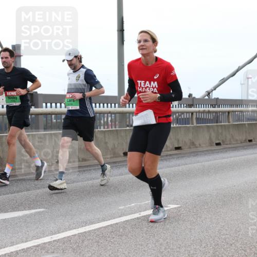 03.10.2025 - Köhlbrandbrückenlauf Lena Gebhardt http://msf.ph/oto/9201356 03.10.2025 15:44:44 Position 2 7175, 9096 meine-sportfotos.de