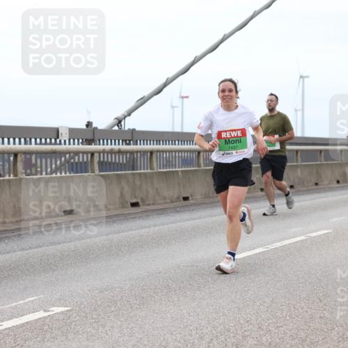 03.10.2025 - Köhlbrandbrückenlauf Lena Gebhardt http://msf.ph/oto/9201360 03.10.2025 15:44:45 Position 2 7437, 9317 meine-sportfotos.de