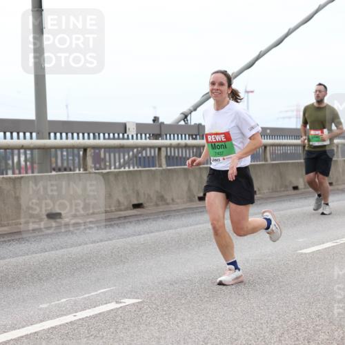 03.10.2025 - Köhlbrandbrückenlauf Lena Gebhardt http://msf.ph/oto/9201361 03.10.2025 15:44:46 Position 2 7437 meine-sportfotos.de