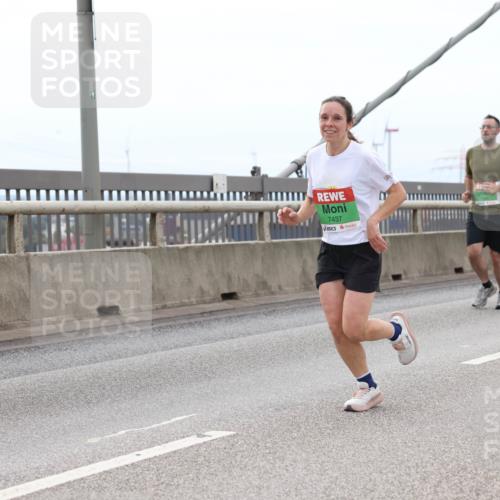 03.10.2025 - Köhlbrandbrückenlauf Lena Gebhardt http://msf.ph/oto/9201362 03.10.2025 15:44:46 Position 2 7437 meine-sportfotos.de