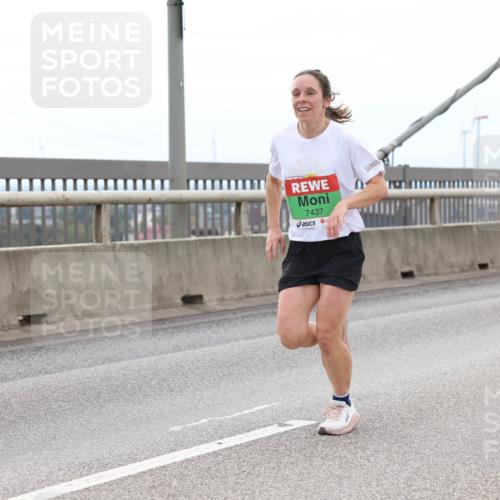 03.10.2025 - Köhlbrandbrückenlauf Lena Gebhardt http://msf.ph/oto/9201364 03.10.2025 15:44:46 Position 2 7437 meine-sportfotos.de