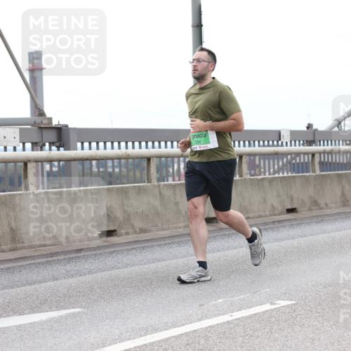 03.10.2025 - Köhlbrandbrückenlauf Lena Gebhardt http://msf.ph/oto/9201371 03.10.2025 15:44:48 Position 2 7395 meine-sportfotos.de