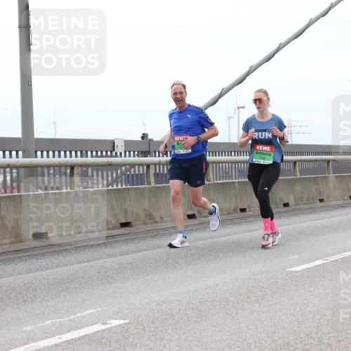 03.10.2025 - Köhlbrandbrückenlauf Lena Gebhardt http://msf.ph/oto/9201373 03.10.2025 15:44:49 Position 2 91, 7336 meine-sportfotos.de