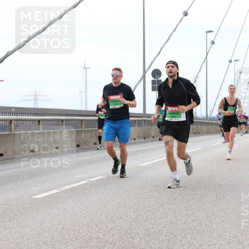 03.10.2025 - Köhlbrandbrückenlauf Lena Gebhardt http://msf.ph/oto/9201380 03.10.2025 15:44:51 Position 2 9099 meine-sportfotos.de