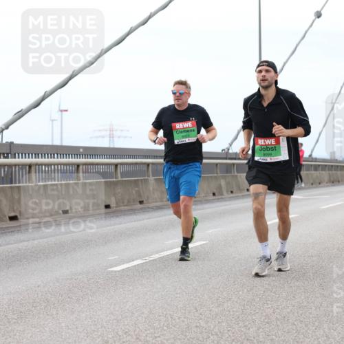 03.10.2025 - Köhlbrandbrückenlauf Lena Gebhardt http://msf.ph/oto/9201382 03.10.2025 15:44:52 Position 2 8923, 9099 meine-sportfotos.de