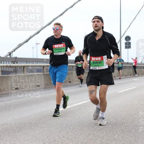 03.10.2025 - Köhlbrandbrückenlauf Lena Gebhardt http://msf.ph/oto/9201384 03.10.2025 15:44:52 Position 2 8923, 9099 meine-sportfotos.de