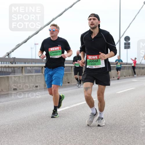 03.10.2025 - Köhlbrandbrückenlauf Lena Gebhardt http://msf.ph/oto/9201385 03.10.2025 15:44:52 Position 2 8923, 9099 meine-sportfotos.de