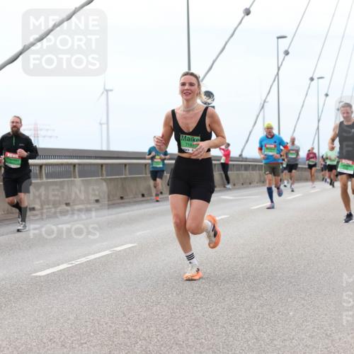 03.10.2025 - Köhlbrandbrückenlauf Lena Gebhardt http://msf.ph/oto/9201386 03.10.2025 15:44:54 Position 2 7191 meine-sportfotos.de