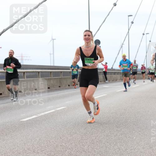 03.10.2025 - Köhlbrandbrückenlauf Lena Gebhardt http://msf.ph/oto/9201387 03.10.2025 15:44:54 Position 2 7191 meine-sportfotos.de