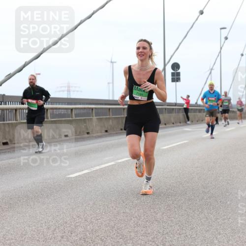 03.10.2025 - Köhlbrandbrückenlauf Lena Gebhardt http://msf.ph/oto/9201389 03.10.2025 15:44:54 Position 2 7191 meine-sportfotos.de