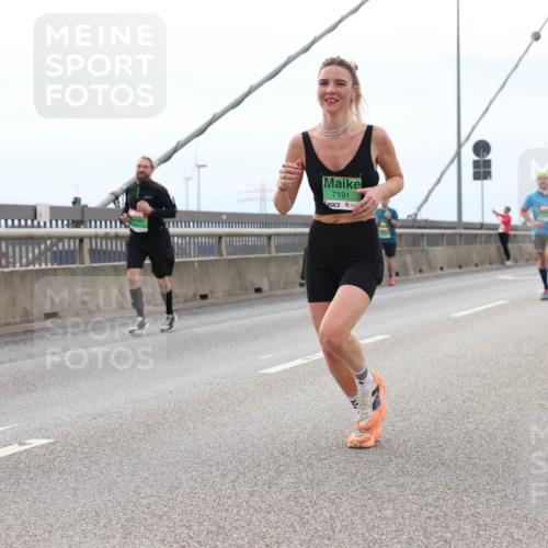 03.10.2025 - Köhlbrandbrückenlauf Lena Gebhardt http://msf.ph/oto/9201391 03.10.2025 15:44:55 Position 2 7191 meine-sportfotos.de