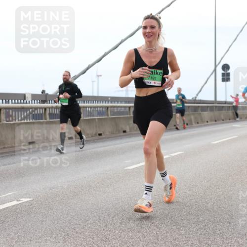 03.10.2025 - Köhlbrandbrückenlauf Lena Gebhardt http://msf.ph/oto/9201393 03.10.2025 15:44:55 Position 2 7191 meine-sportfotos.de