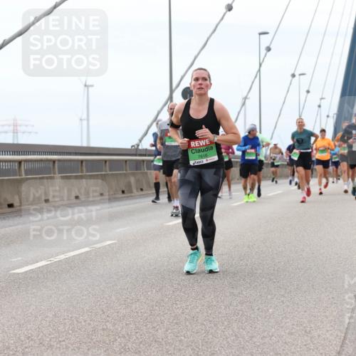 03.10.2025 - Köhlbrandbrückenlauf Lena Gebhardt http://msf.ph/oto/9201403 03.10.2025 15:44:59 Position 2 7616 meine-sportfotos.de