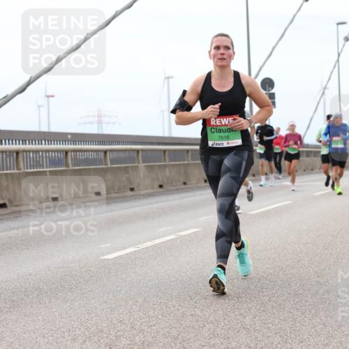03.10.2025 - Köhlbrandbrückenlauf Lena Gebhardt http://msf.ph/oto/9201406 03.10.2025 15:45:00 Position 2 7616 meine-sportfotos.de