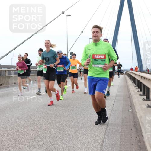 03.10.2025 - Köhlbrandbrückenlauf Lena Gebhardt http://msf.ph/oto/9201421 03.10.2025 15:45:04 Position 2 7226 meine-sportfotos.de