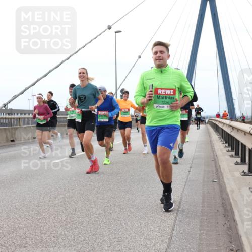 03.10.2025 - Köhlbrandbrückenlauf Lena Gebhardt http://msf.ph/oto/9201422 03.10.2025 15:45:04 Position 2 7226 meine-sportfotos.de